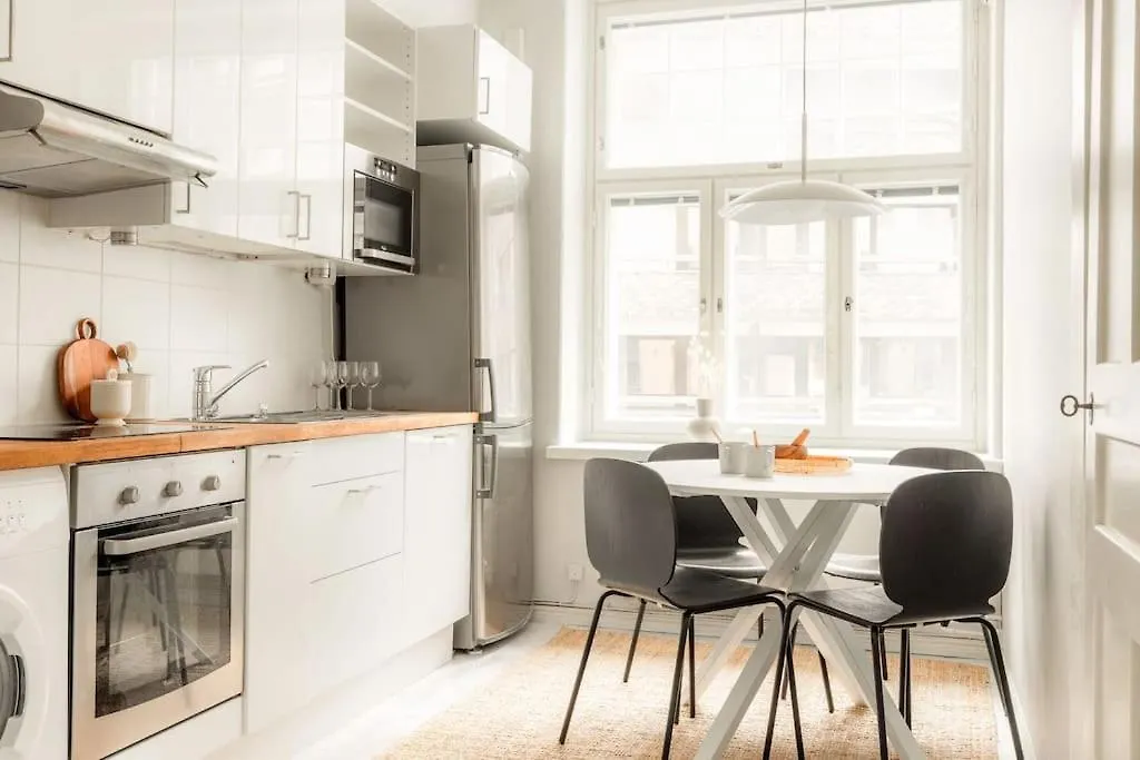 Downtown Light-Filled Retreat Apartment Helsinki