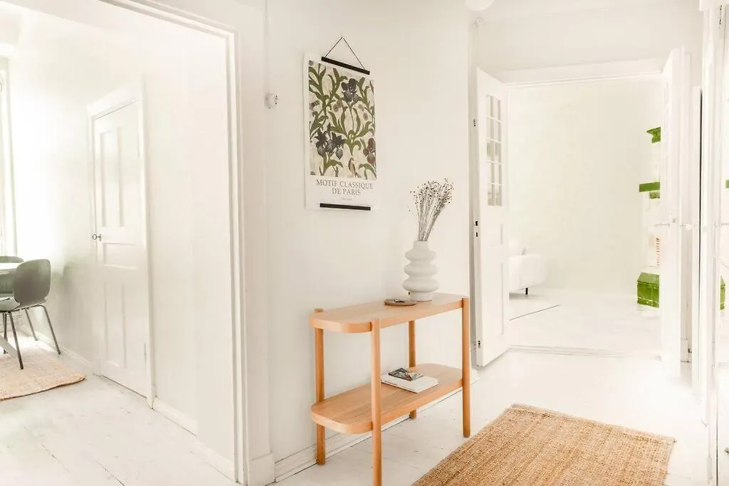 Downtown Light-Filled Retreat Apartment Helsinki Finland